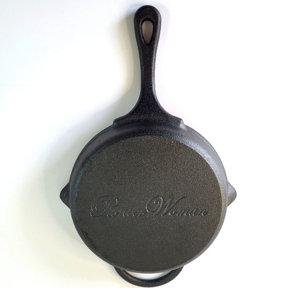 Pioneer Woman 8" Cast Iron Frying Pan W/ Removable Silicone Handle - Picture 5 of 8